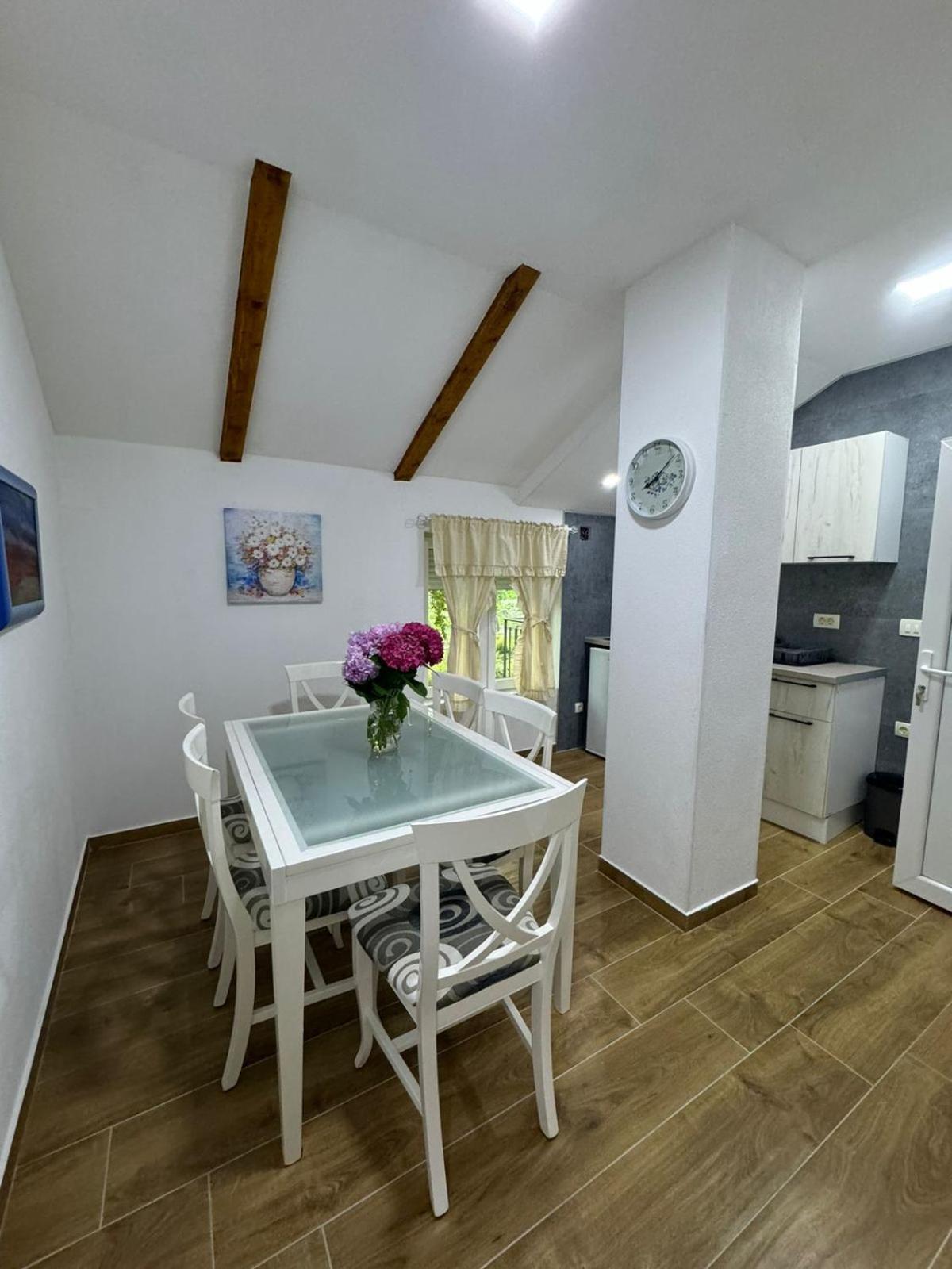 Villagio Virpazar Luaran gambar